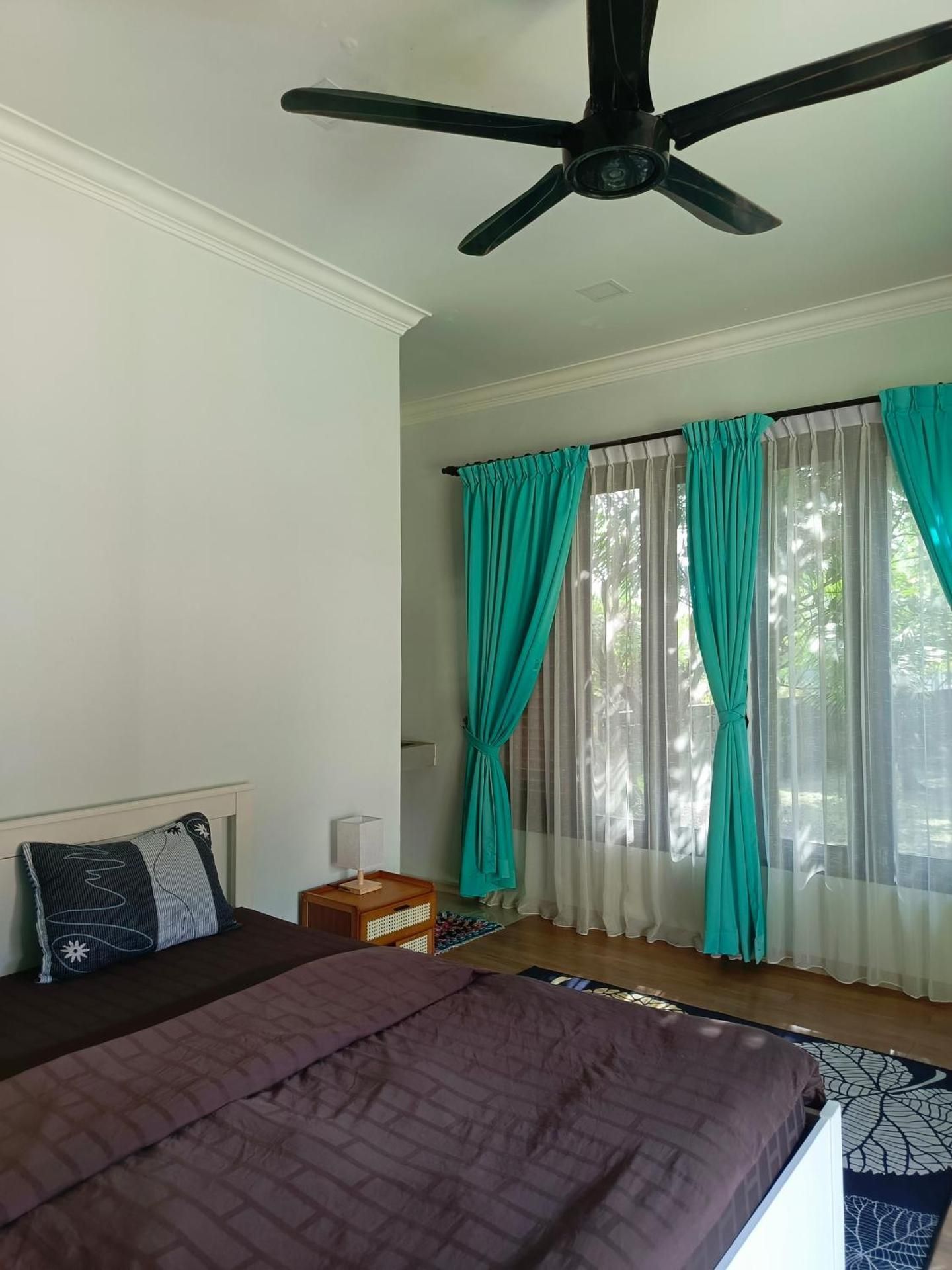 Family Room with Garden View