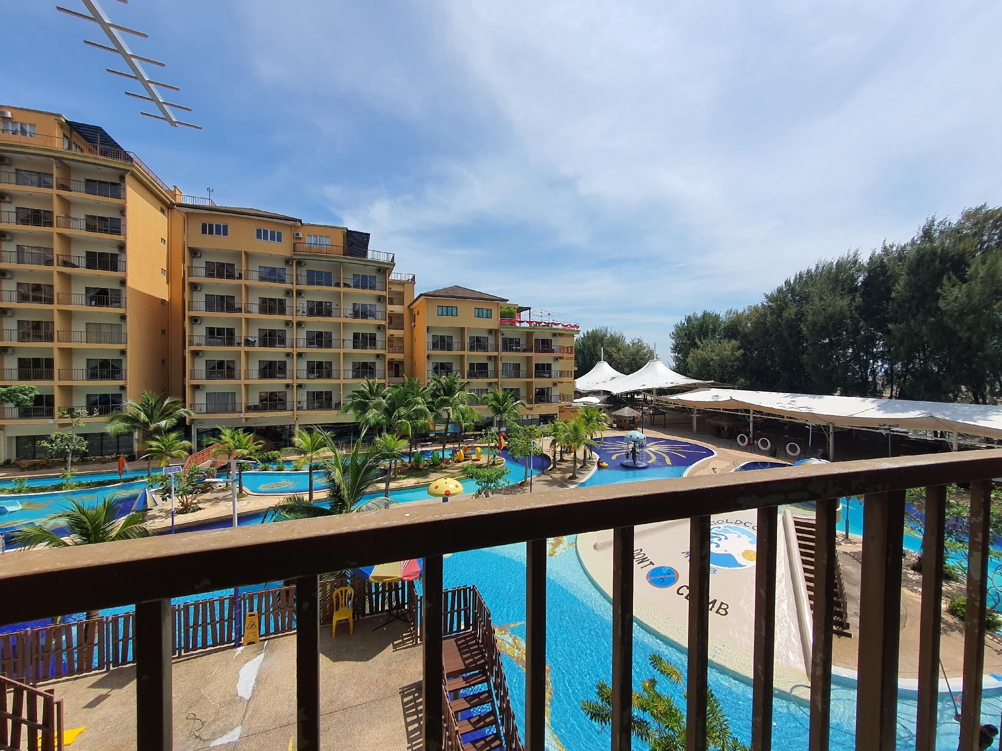 Themepark view | Gold Coast Morib [A1210] Jacuzzi