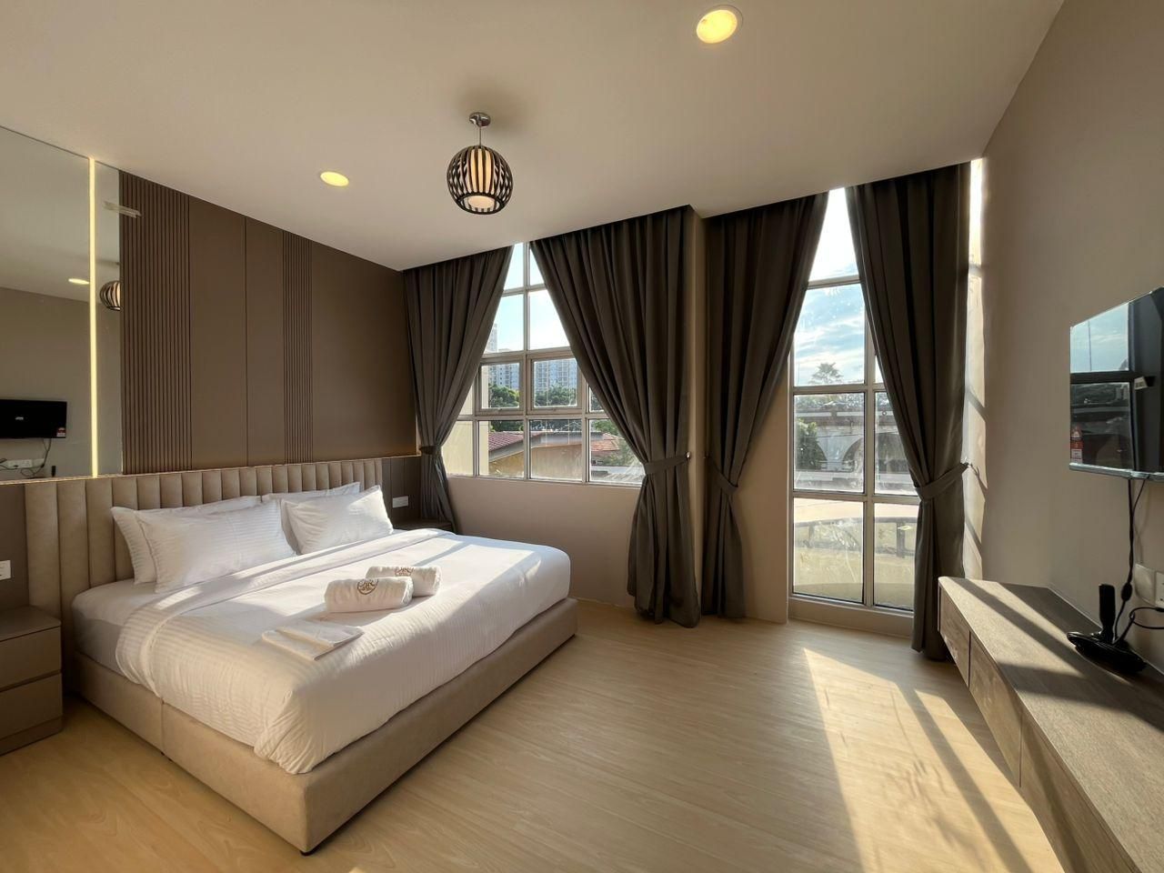 Club King Bed