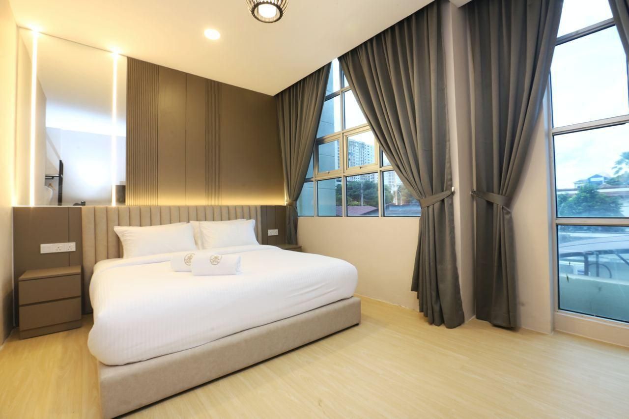 Club King Bed