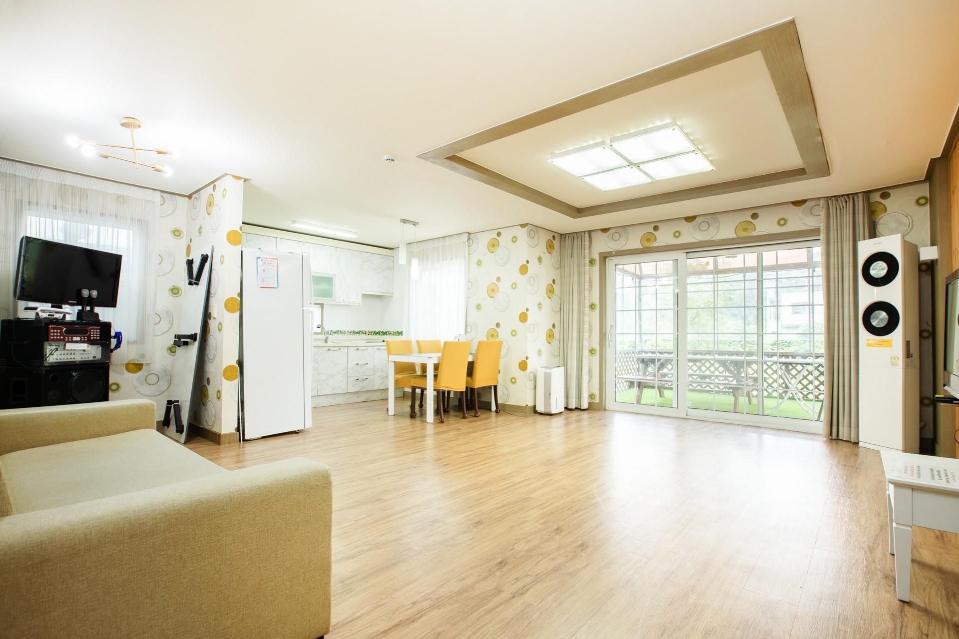 Yangyang Wellness Sun Group Pension B Building, Room 102 (3 rooms, private barbecue, karaoke)