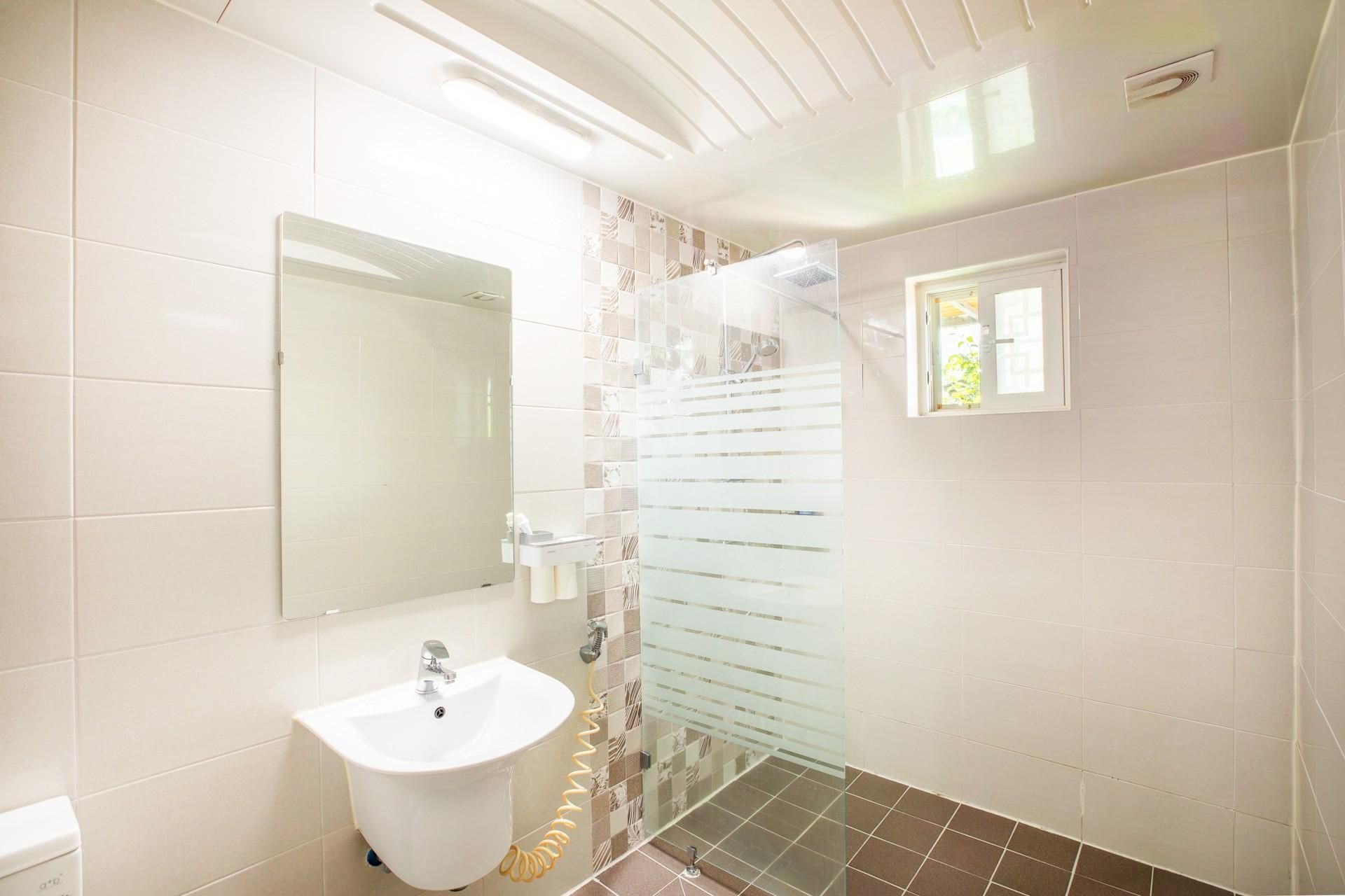 Building A, Room 102 (3 rooms, private barbecue, karaoke)