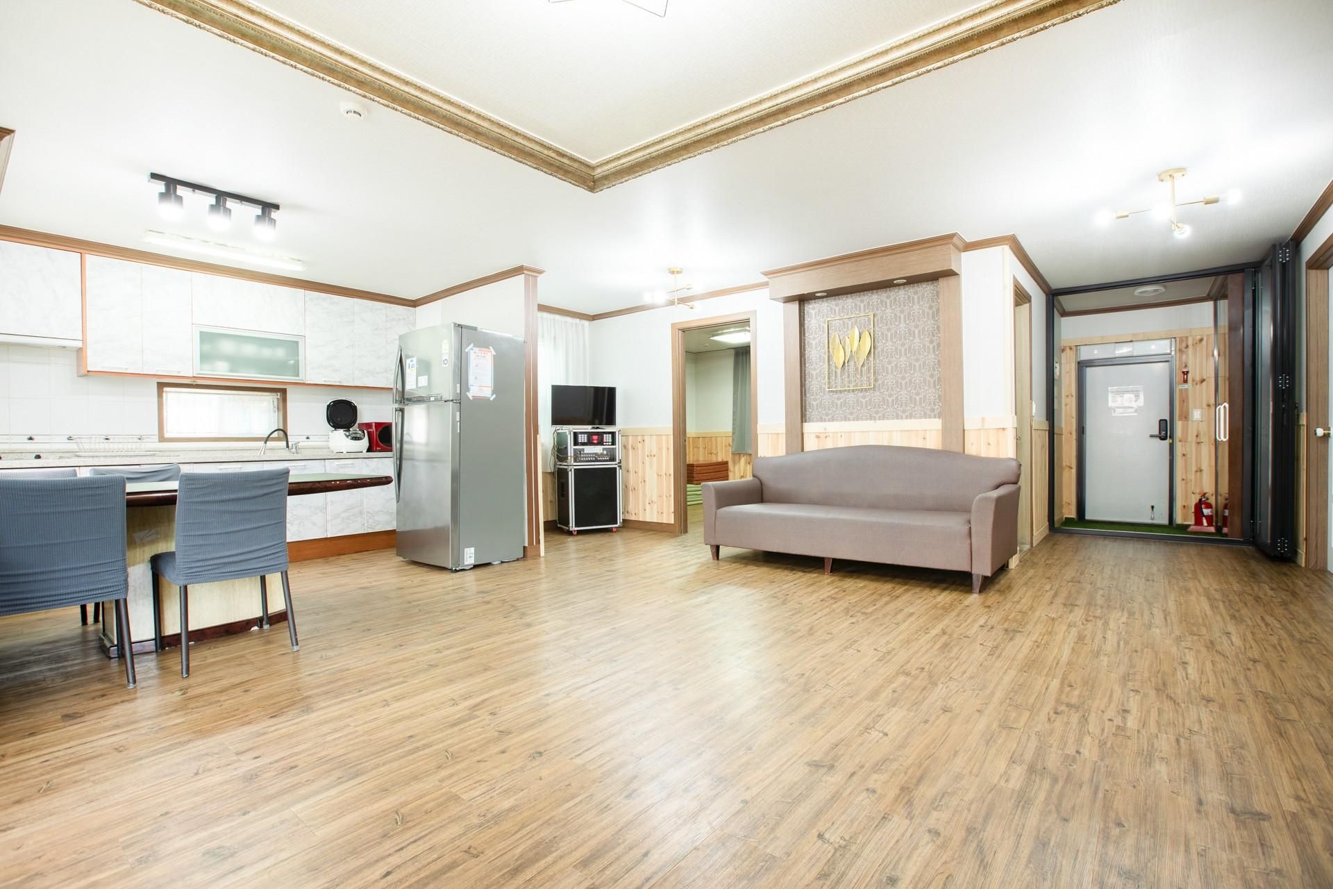 Yangyang Wellness Sun Group Pension Building A, Room 202 (3 rooms, private barbecue, karaoke) 2