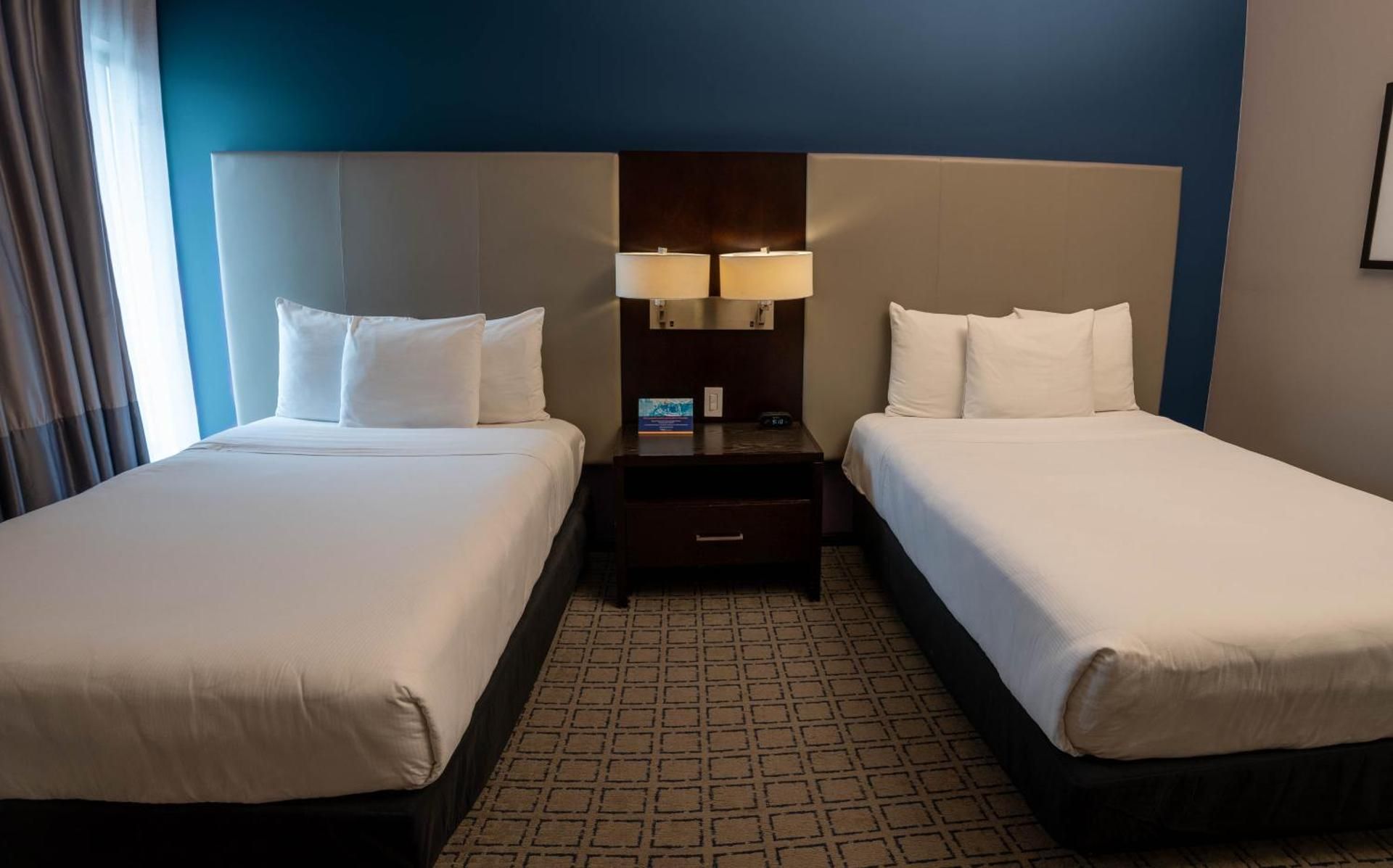 Quadruple Room with Roll-In Shower - Disability Access/Non Smoking
