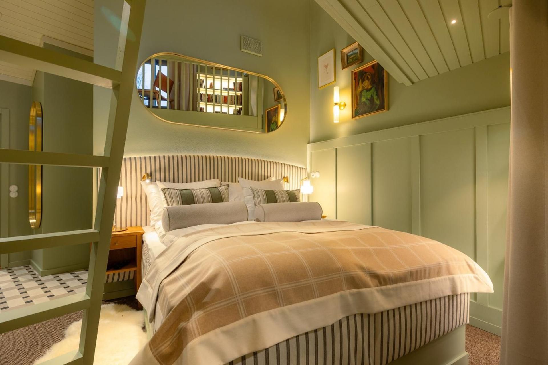 Deluxe Double or Twin Room