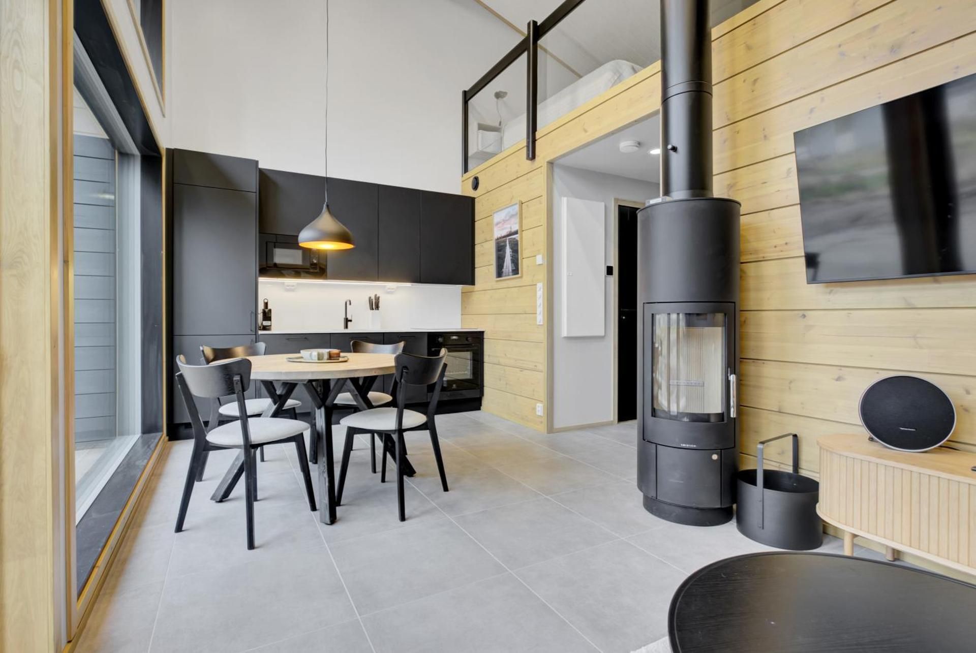 shared lounge/tv area