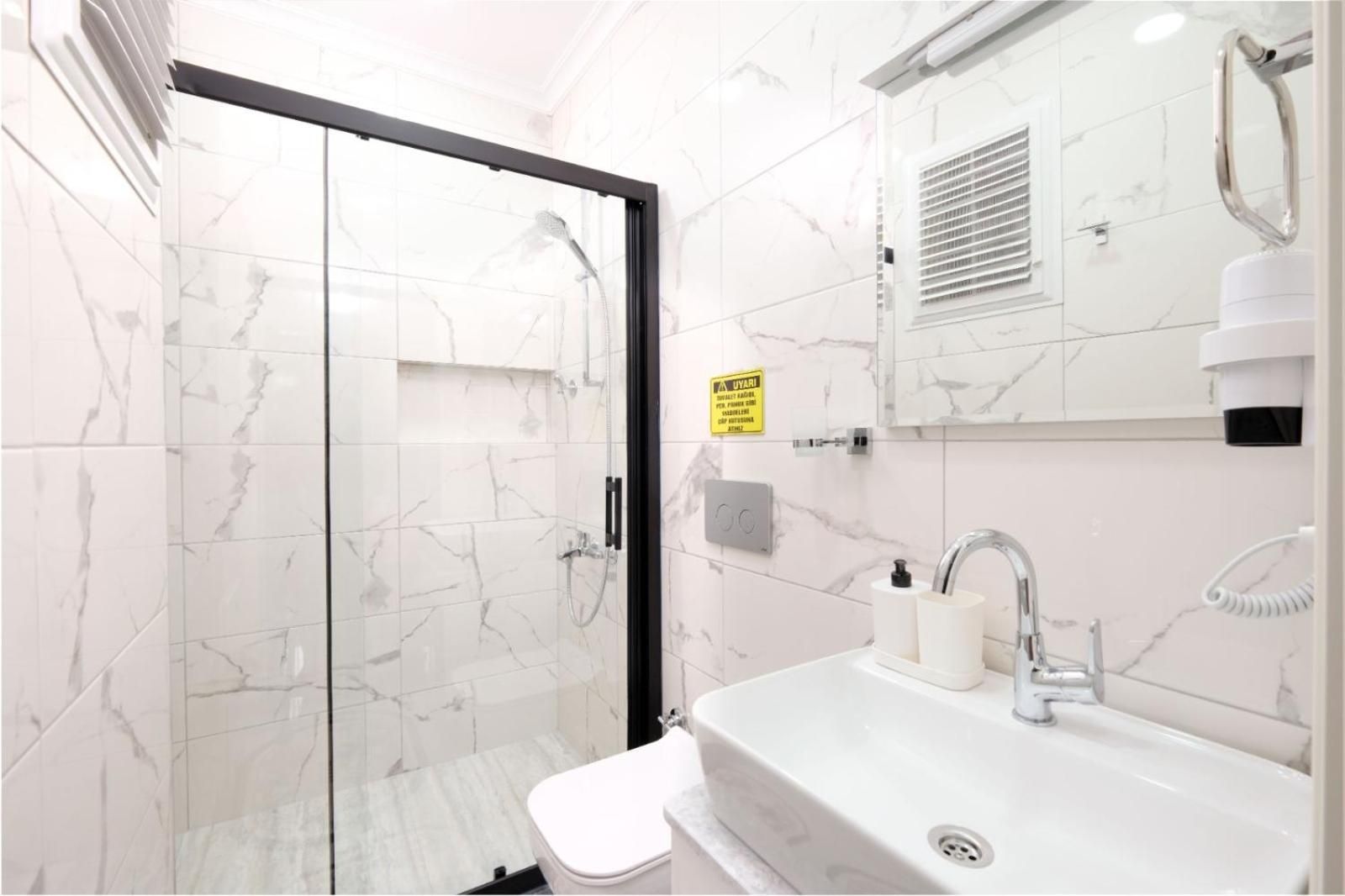 Roombnb Suıt Deluxe Family Room 3