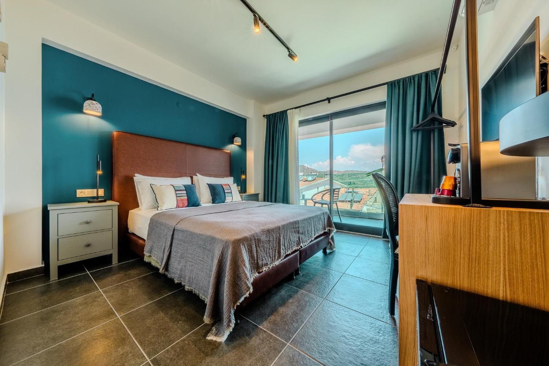 Deluxe Double Room with Balcony and Sea View