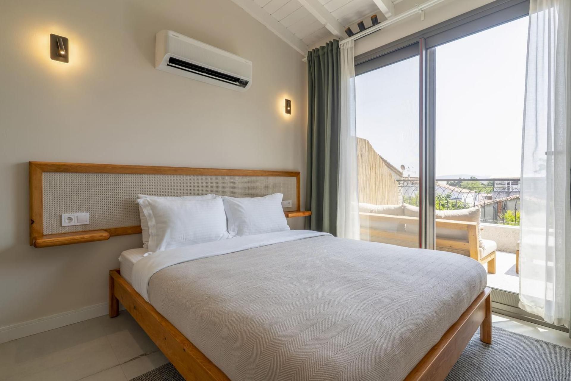 One-Bedroom Apartment with Balcony
