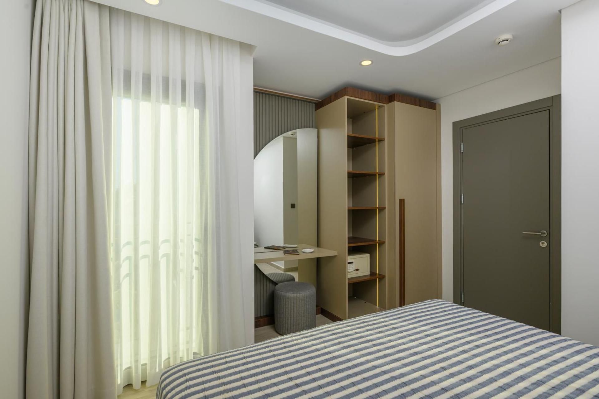 One-Bedroom Apartment with Balcony