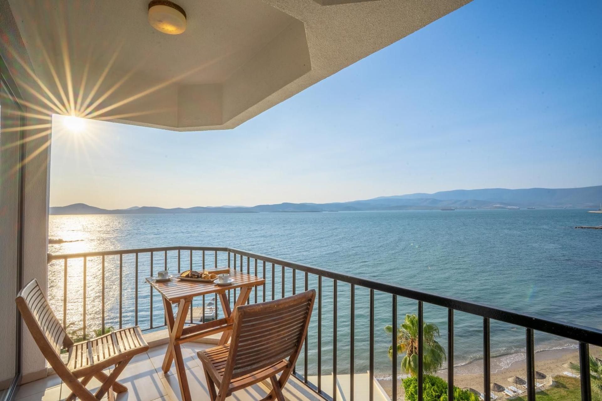 Med-Inn Hotel Executive Suite with Sea View 2