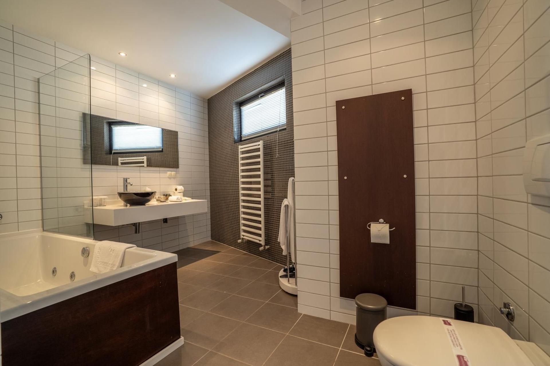 Med-Inn Hotel Executive Suite with Sea View 3