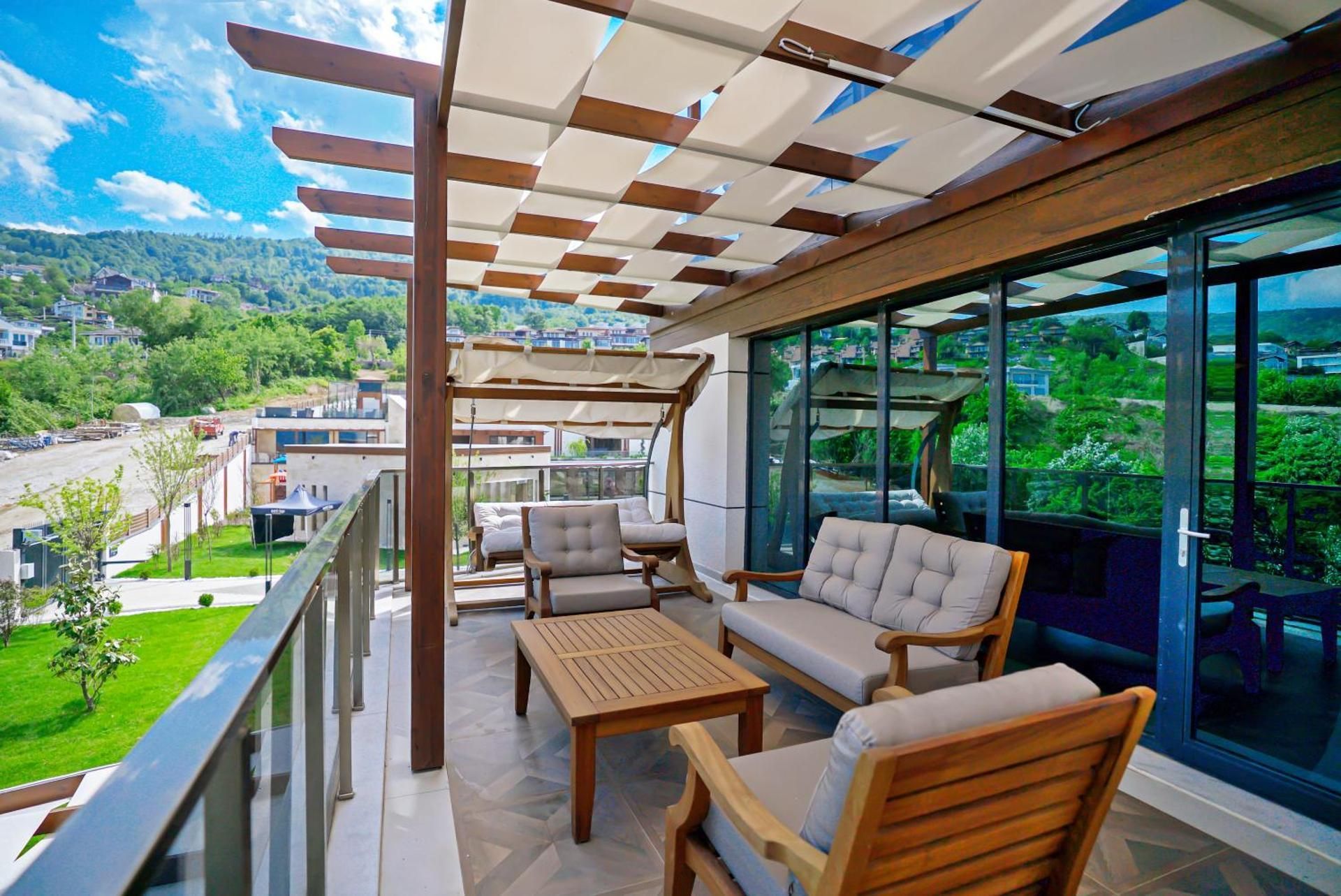 Executive Suite with Garden & Terrace Lake View 