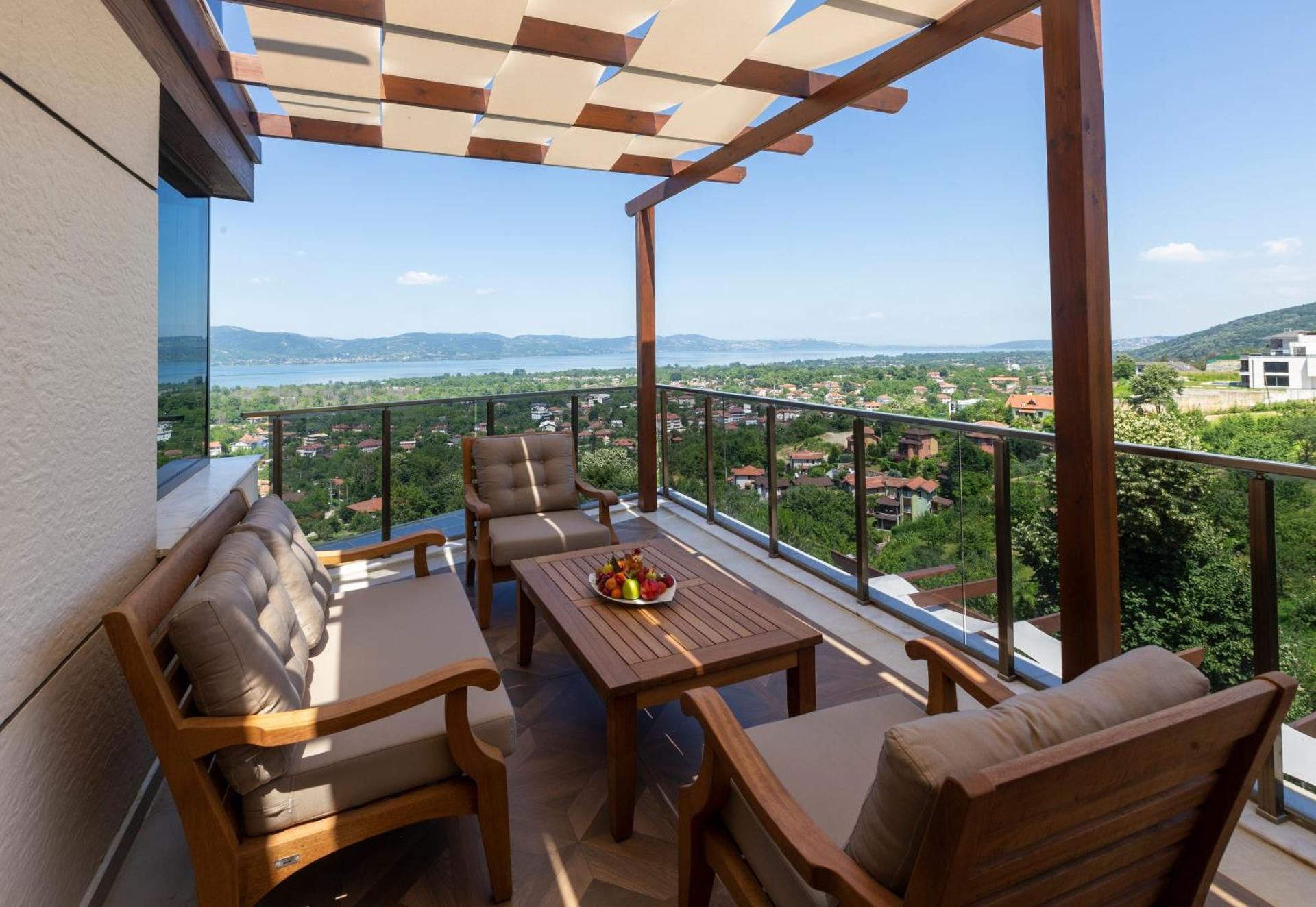 Premium Deluxe Terrace Room with Lake View 