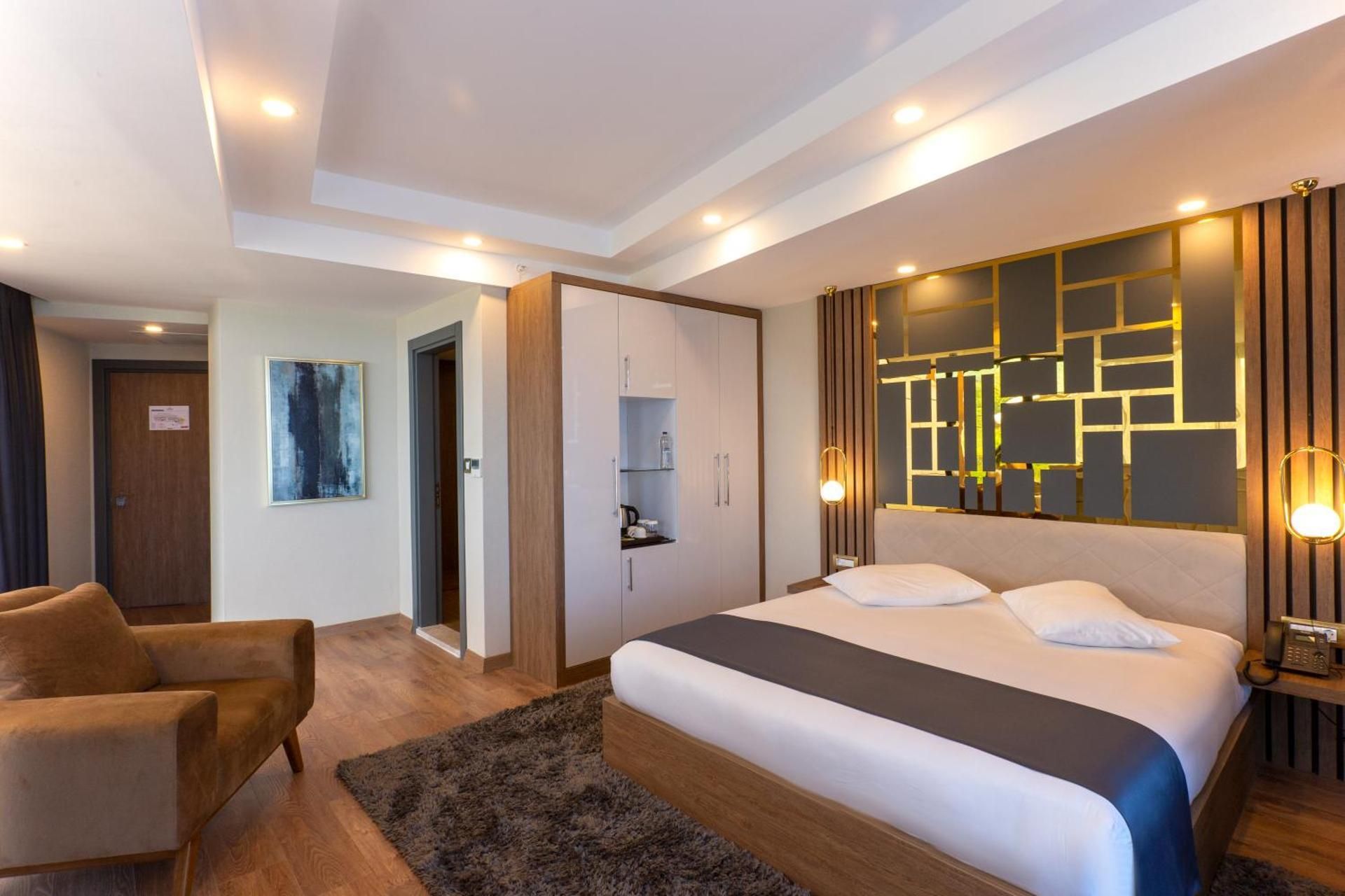Premium Deluxe Terrace Room with Lake View 