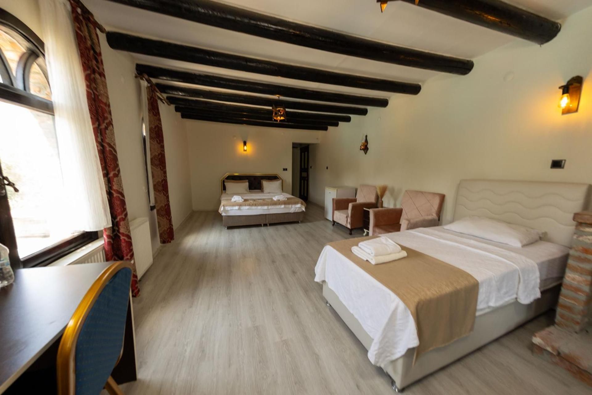 Deluxe King Suite