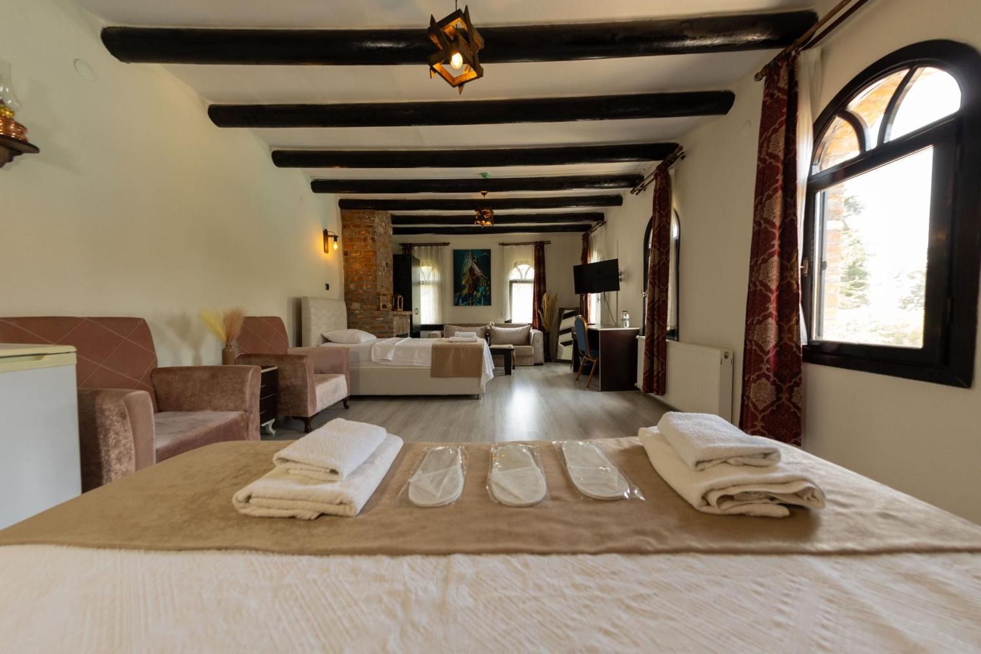 Deluxe King Suite