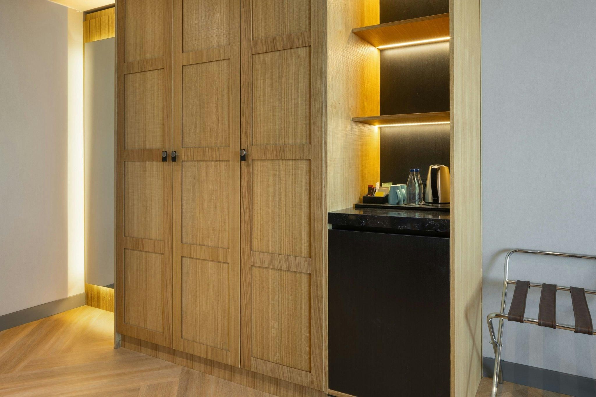 Deluxe Guest room, 2 Queen, City view