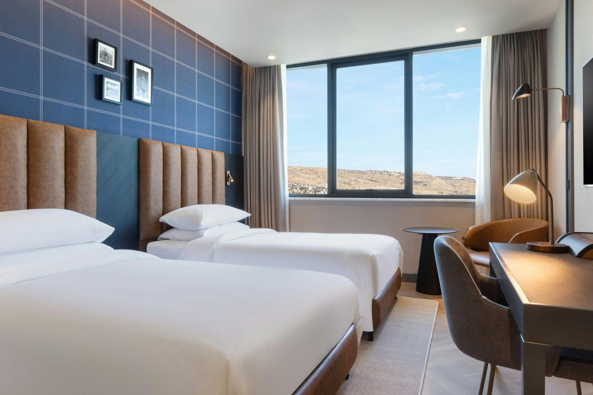 Traditional, Guest Room, 2 Twin, City View