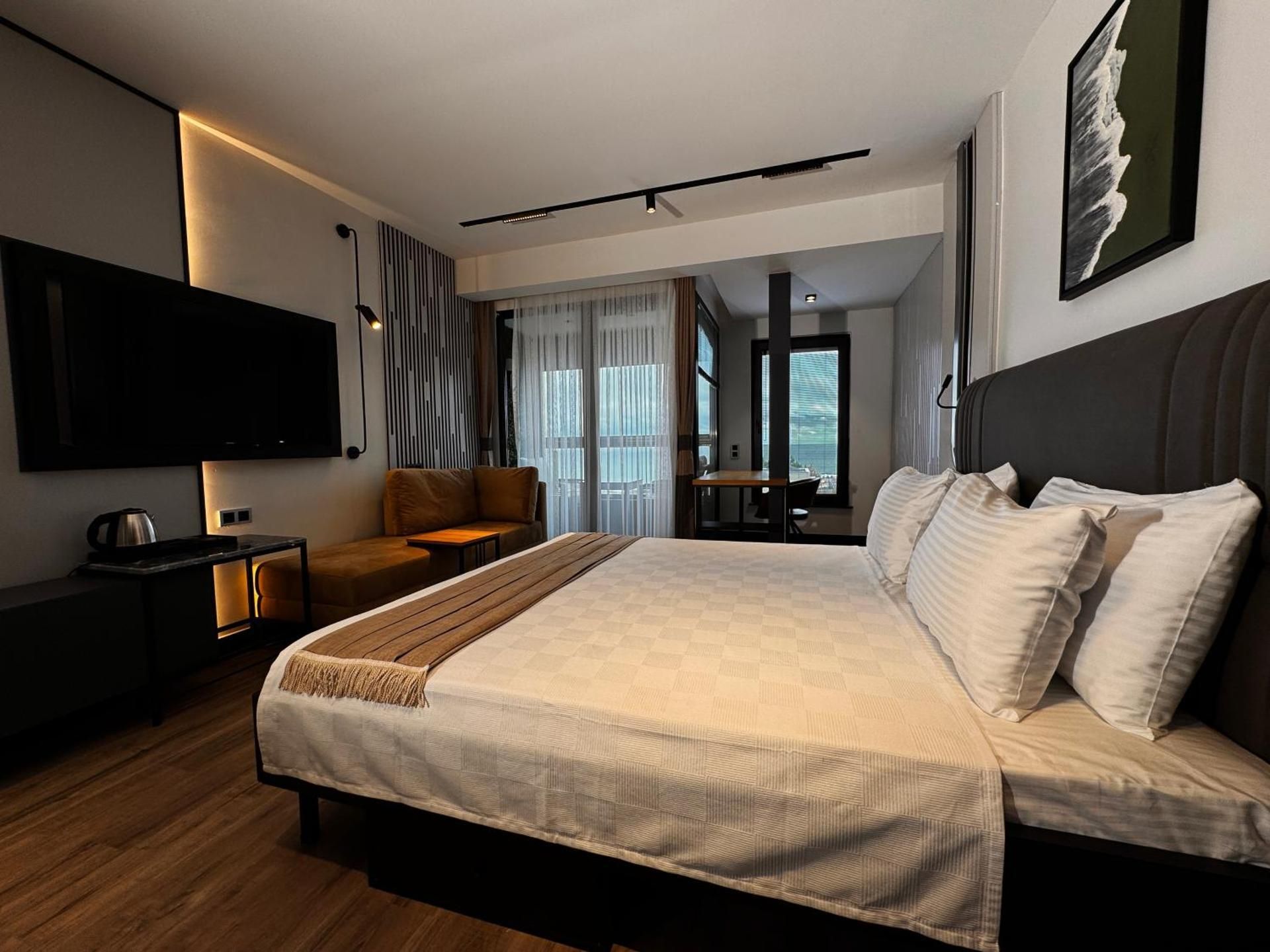 Queen Suite with Sea View