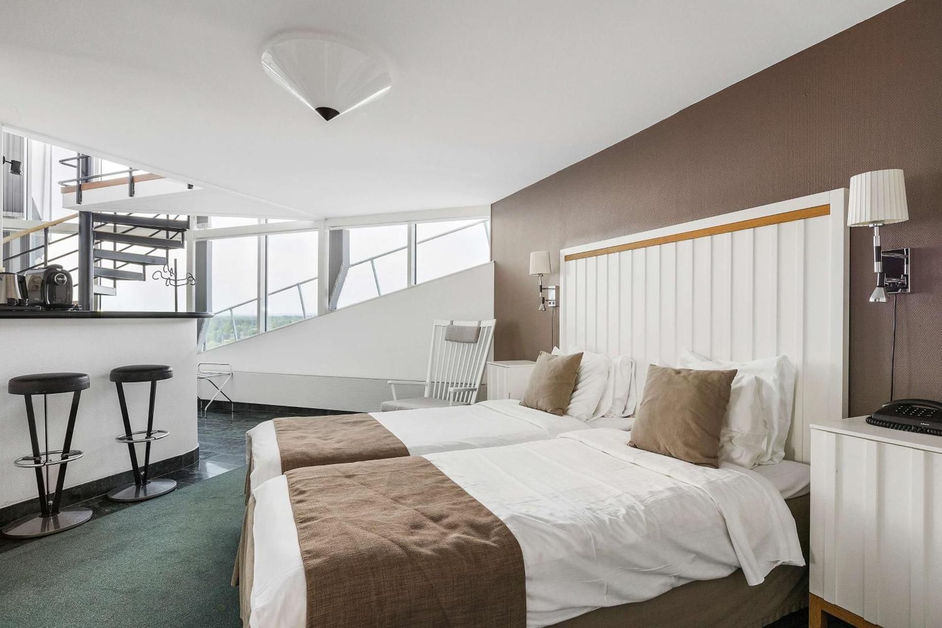 Suite - 1 King Bed, Nonsmoking, Shower, Top Floor