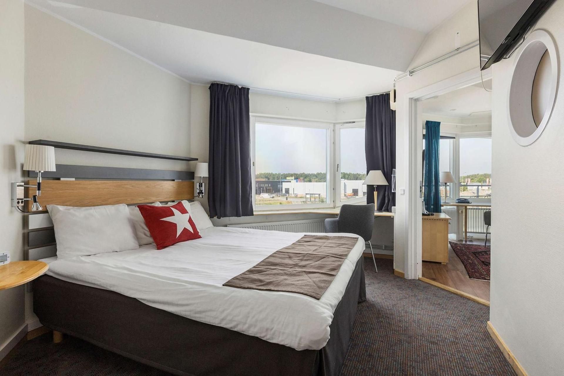 Suite - 1 Queen Bed, Nonsmoking, Balcony