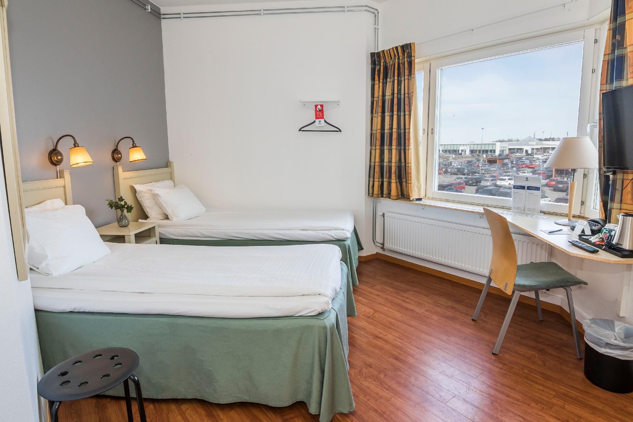 2 Single Beds, Nonsmoking, Standard, Bunk Beds, Shower