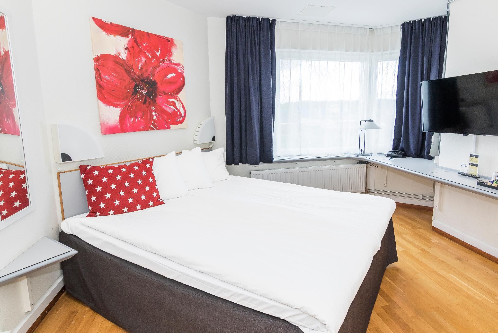 1 Queen Bed, Nonsmoking, Family Room, 1 Bunkbed