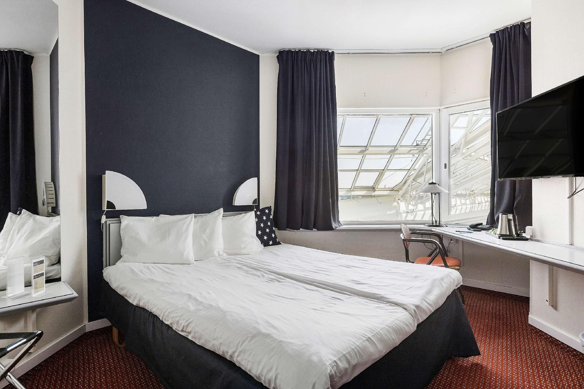 1 Queen Bed, Nonsmoking, Family Room, 1 Bunkbed