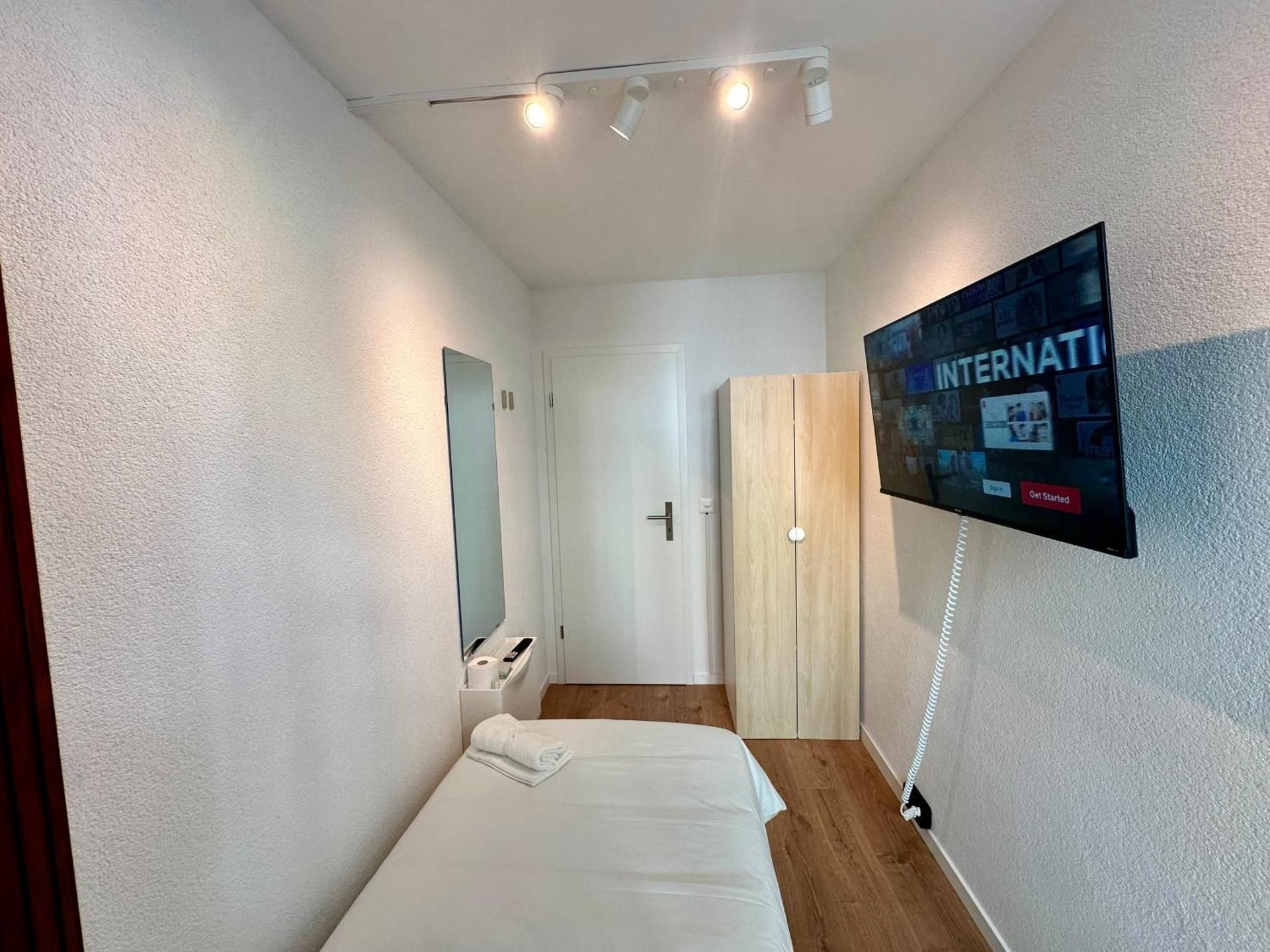 Standard Single Room with Shared Bathroom