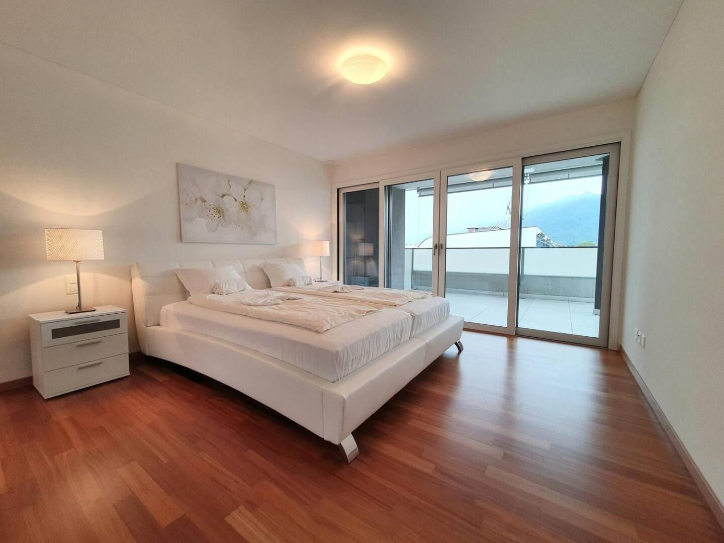 Top Floor Penthouse Suite with Lake View