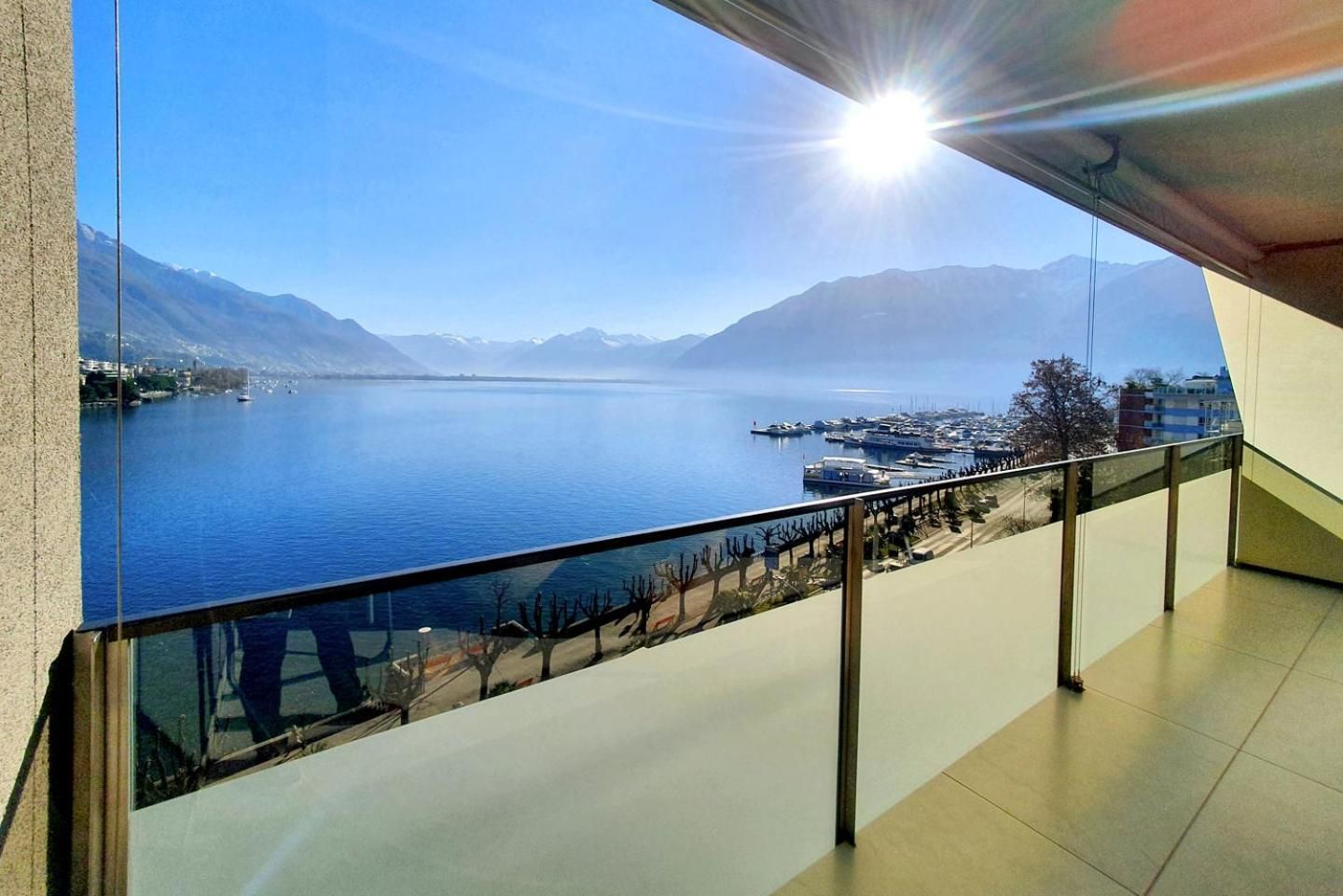 Deluxe Apartment with Lake View