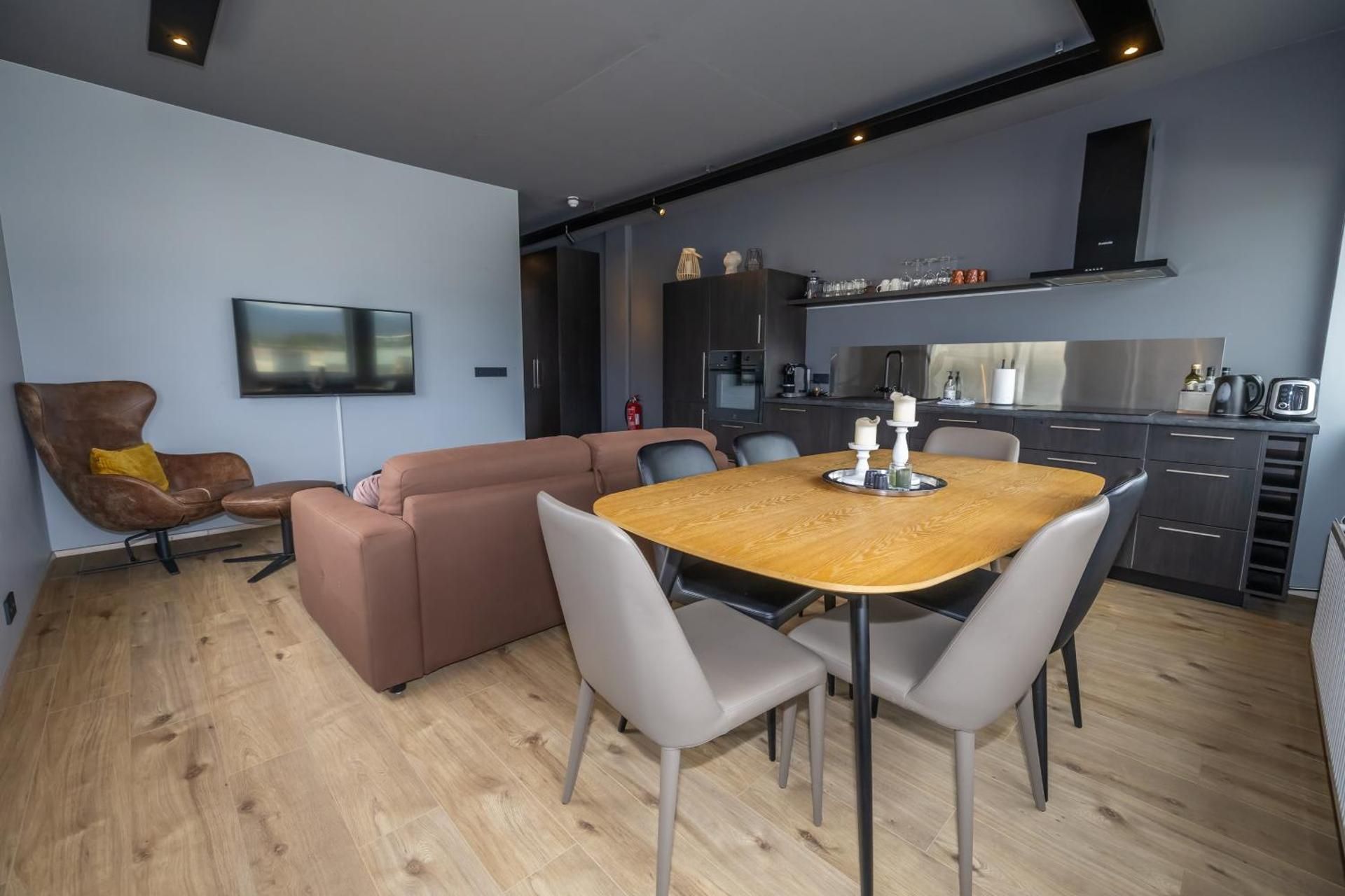 One-Bedroom Apartment