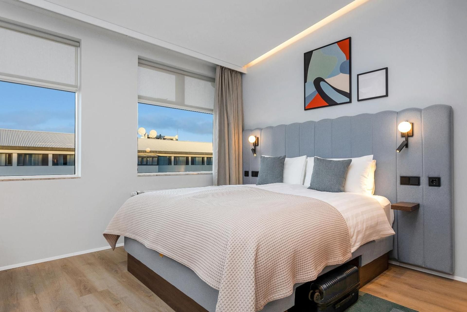 Queen Studio with Full Kitchen and Hallgrimskirkja Church View