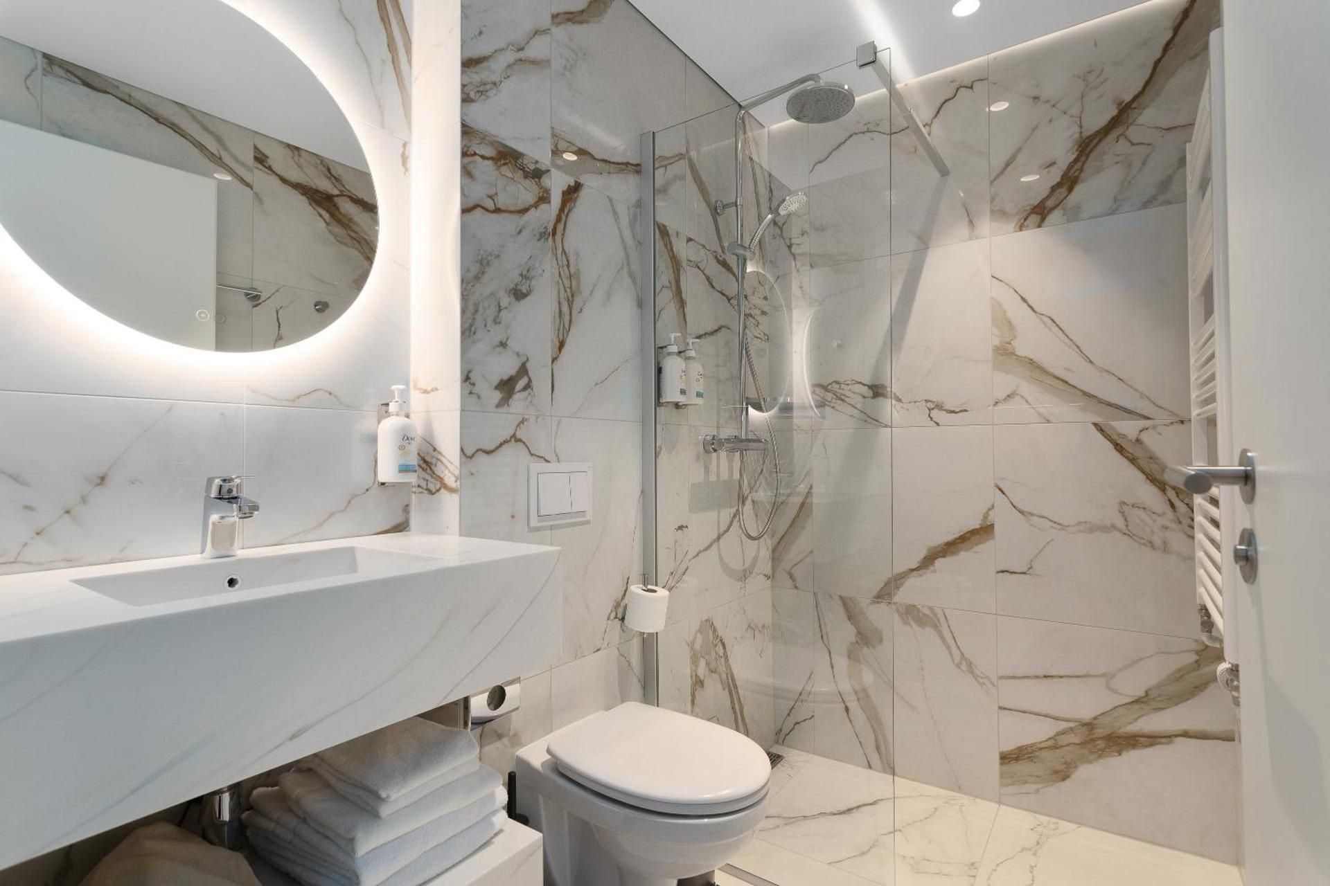 2 Twin Studio Full Kitchen with Sofa Bed