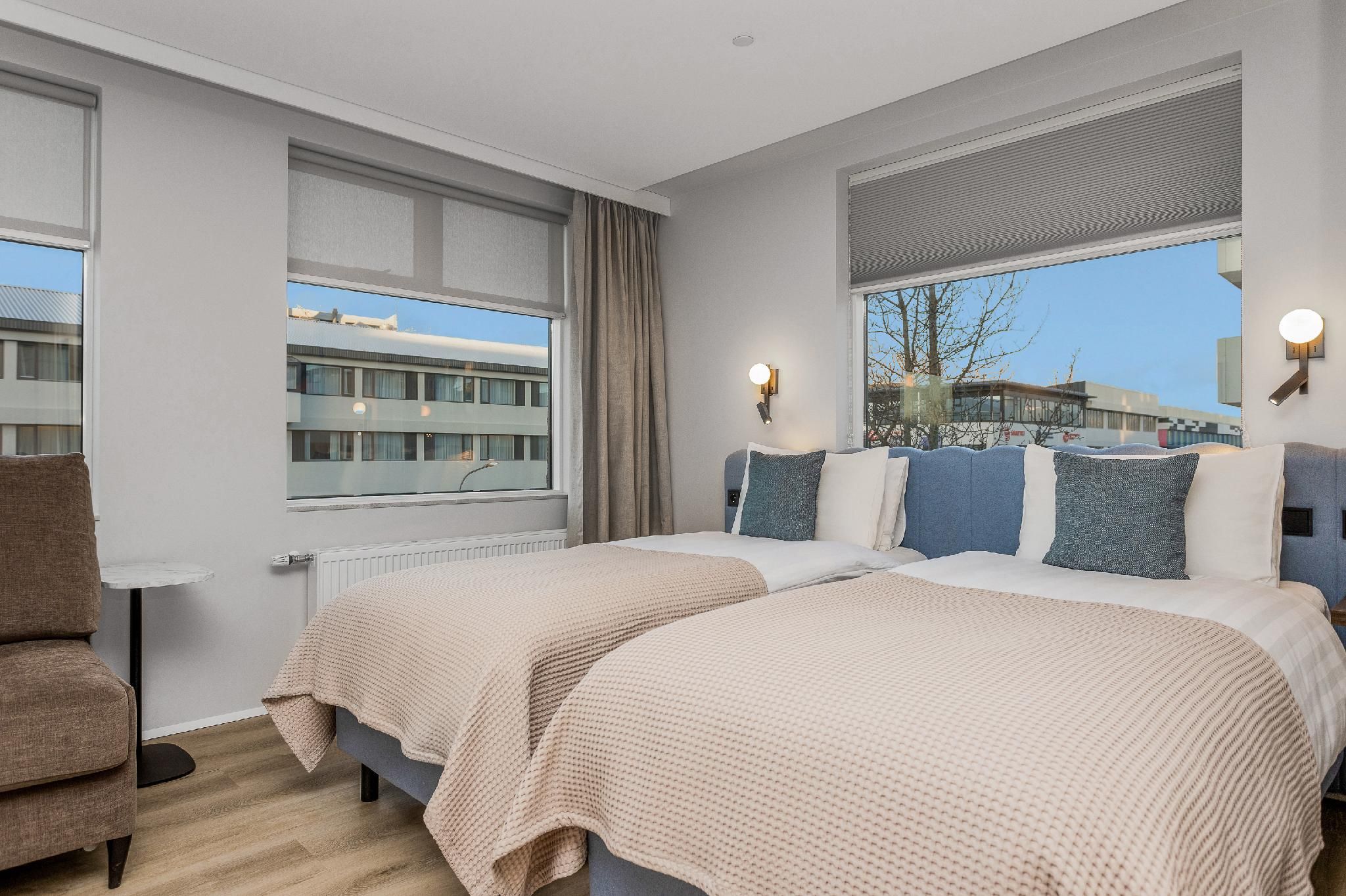 2 Twin Studio Full Kitchen with Sofa Bed Separate Bath