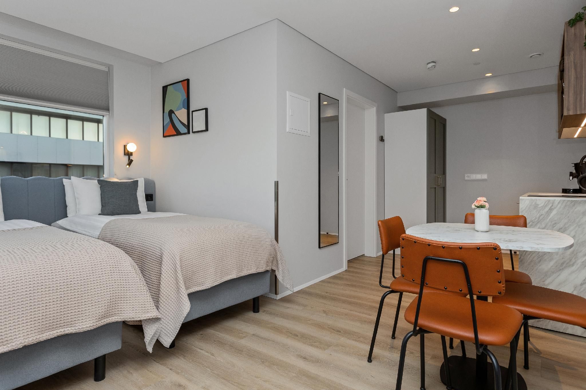 2 Twin Studio Full Kitchen with Sofa Bed Separate Bath