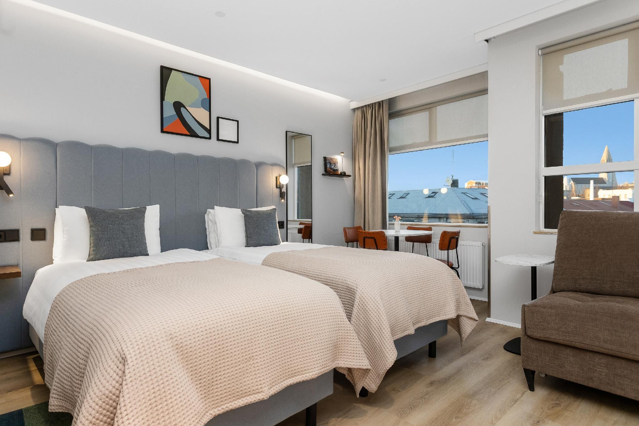 2 Twin Studio Full Kitchen with Sofa Bed