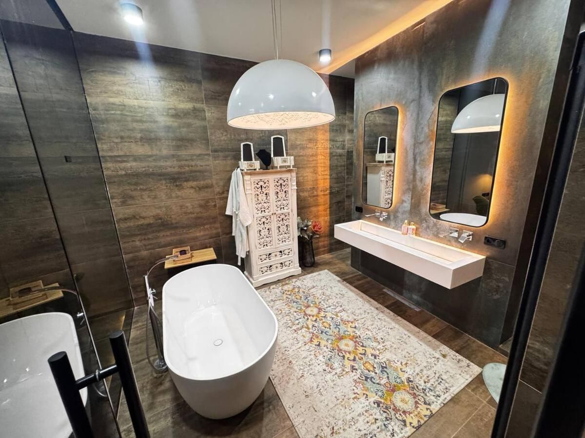 Deluxe Double Room with Bath