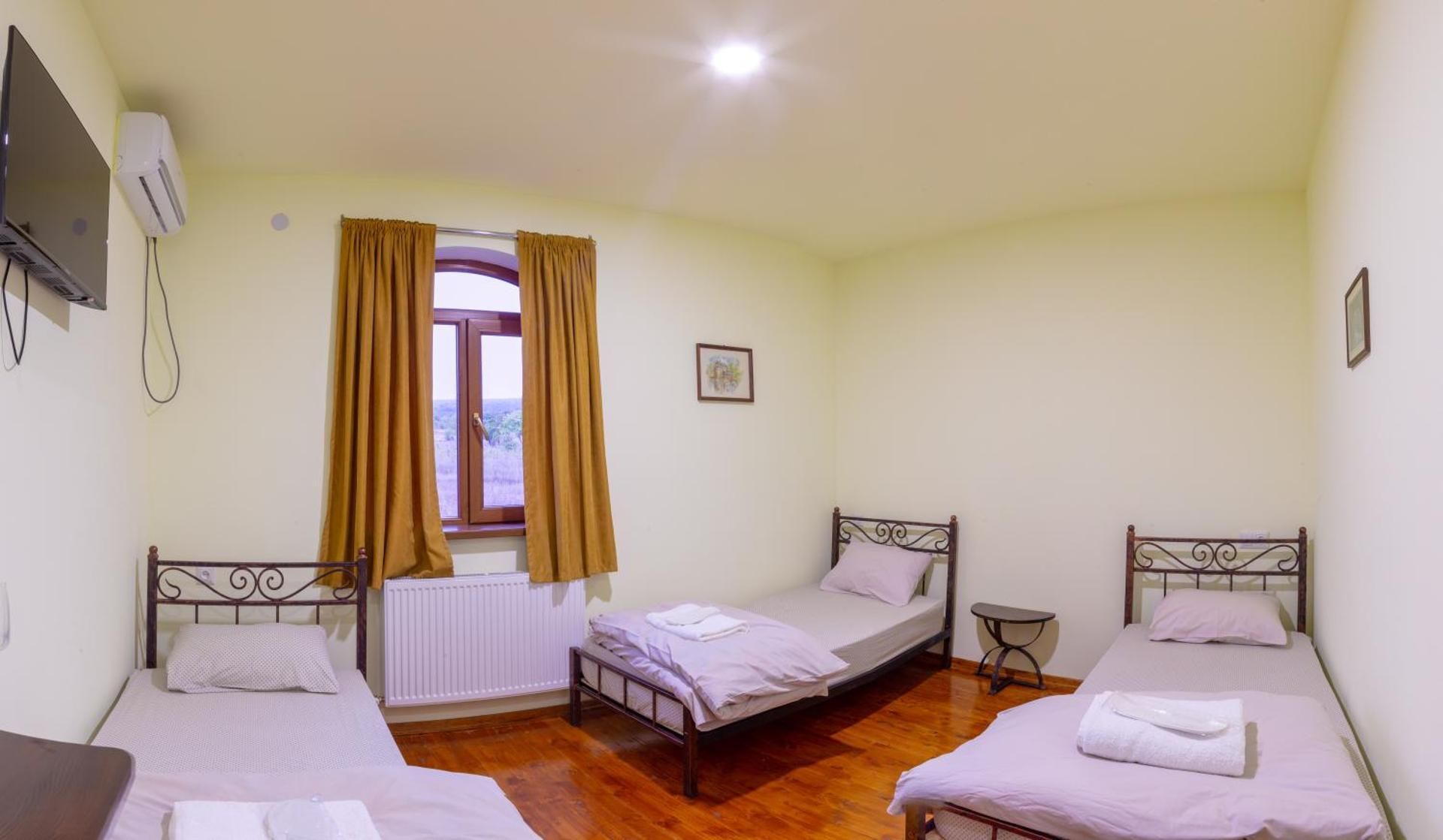 Economy Triple Room
