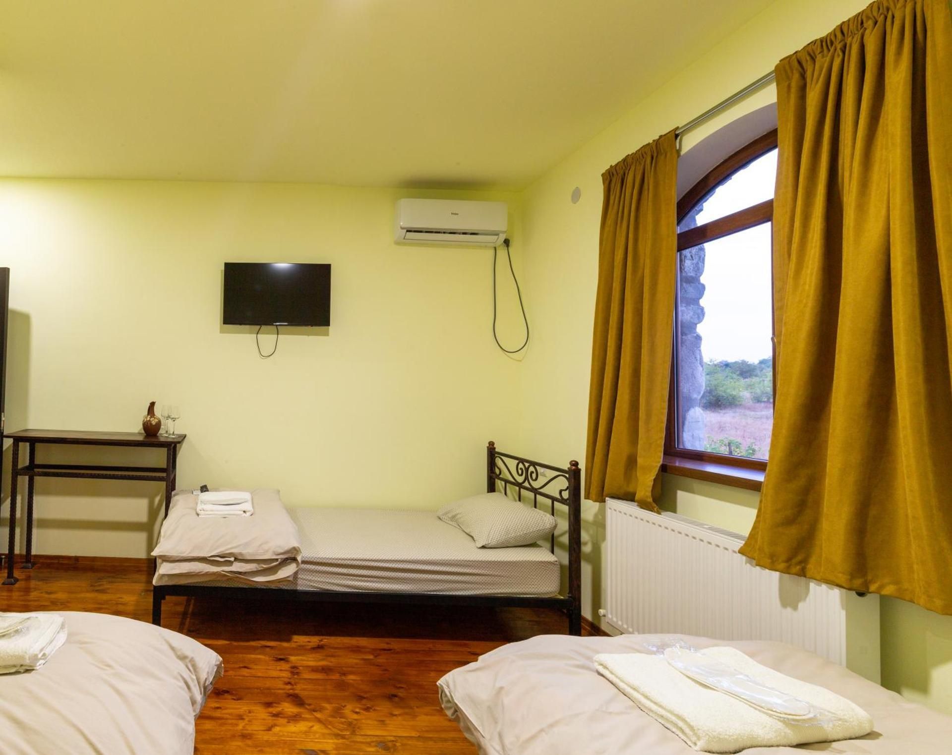 Economy Triple Room
