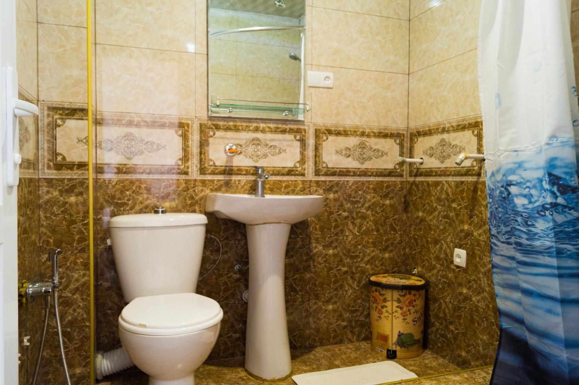 Bagrat Guest House Deluxe Double or Twin Room with Balcony 3