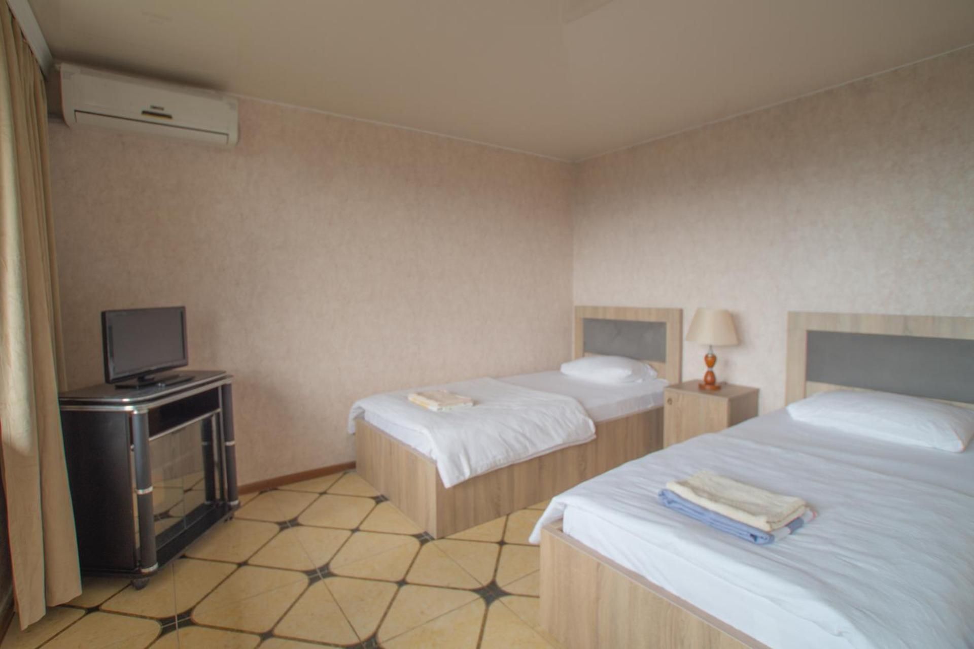 Bagrat Guest House Deluxe Double or Twin Room with Balcony
