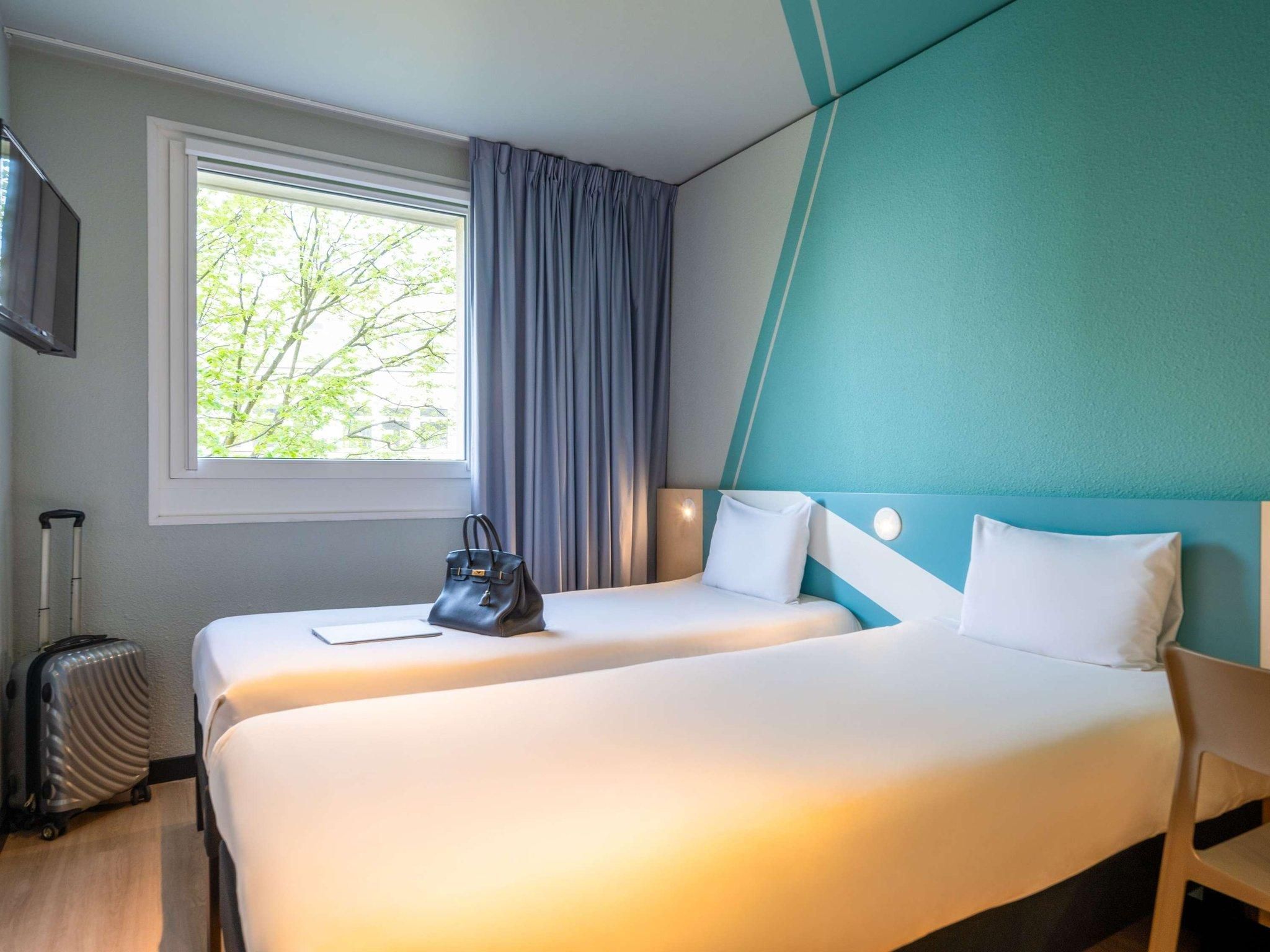 Compact Twin Room With Twin Beds