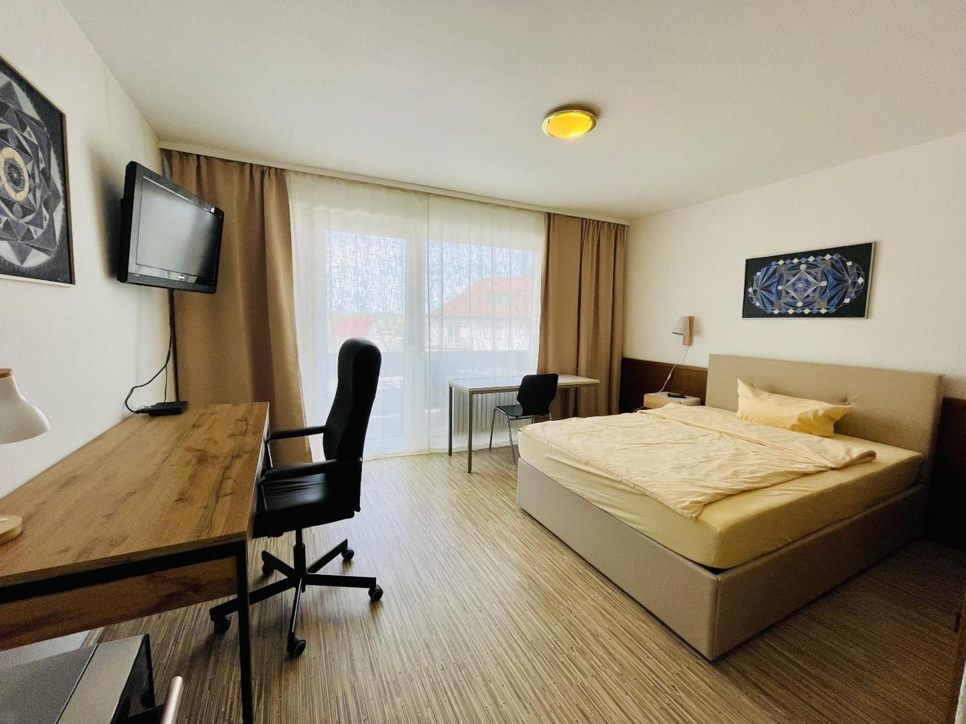 LEO Apartments Studio mit Balkon