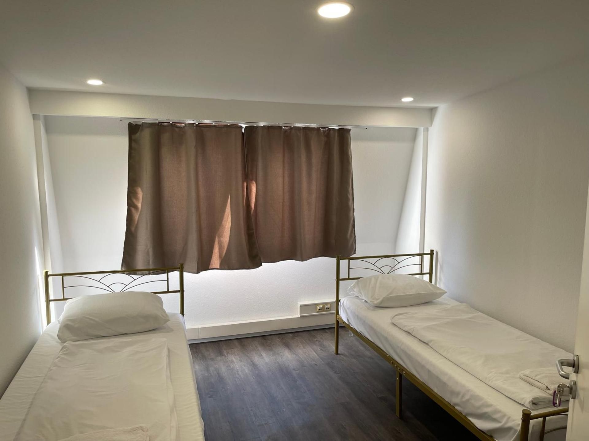 Milano Wandsbek City Twin Room with Shared Bathroom