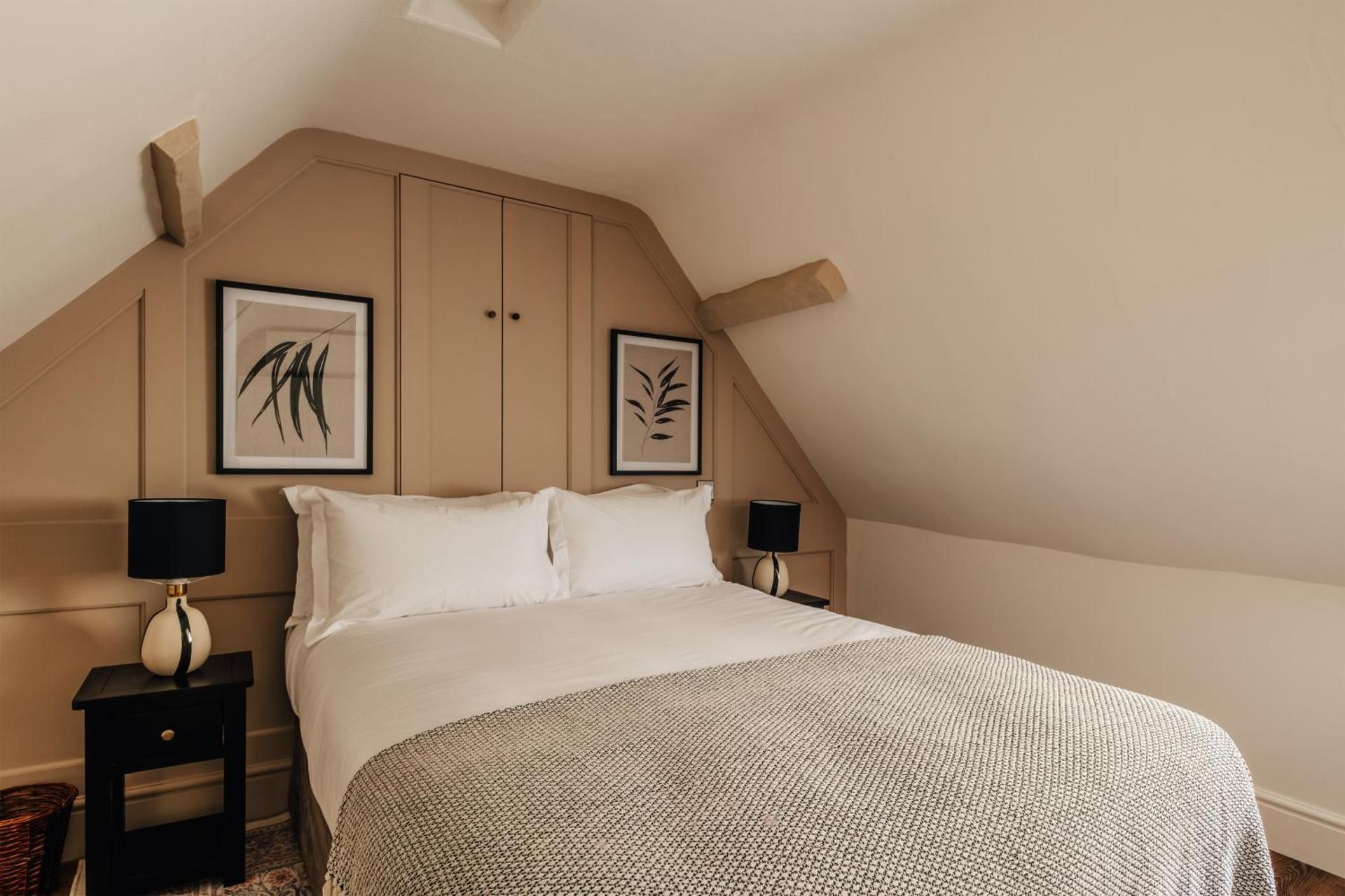 Deluxe Queen Room