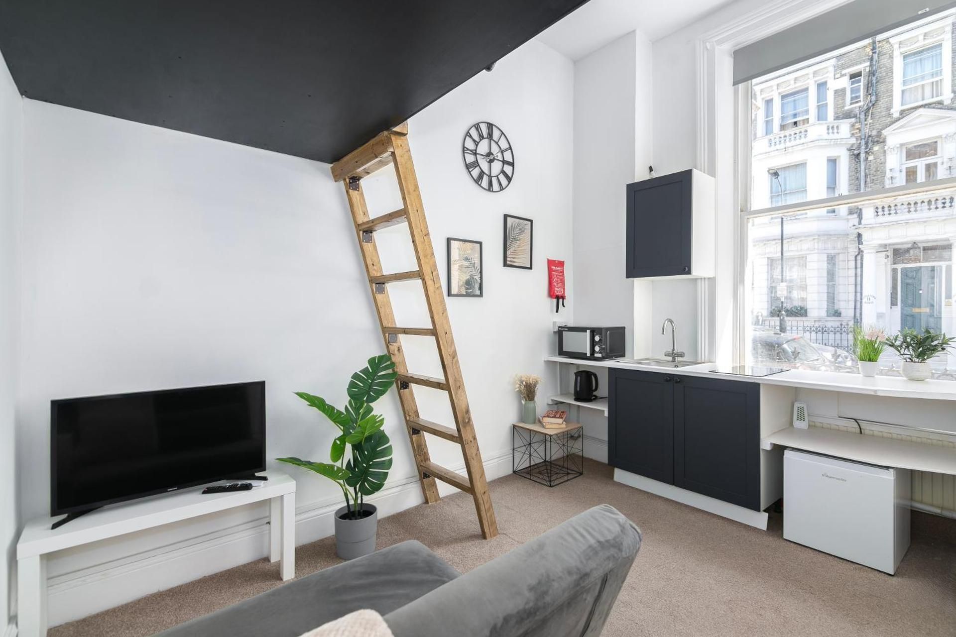 Studio Apartment
