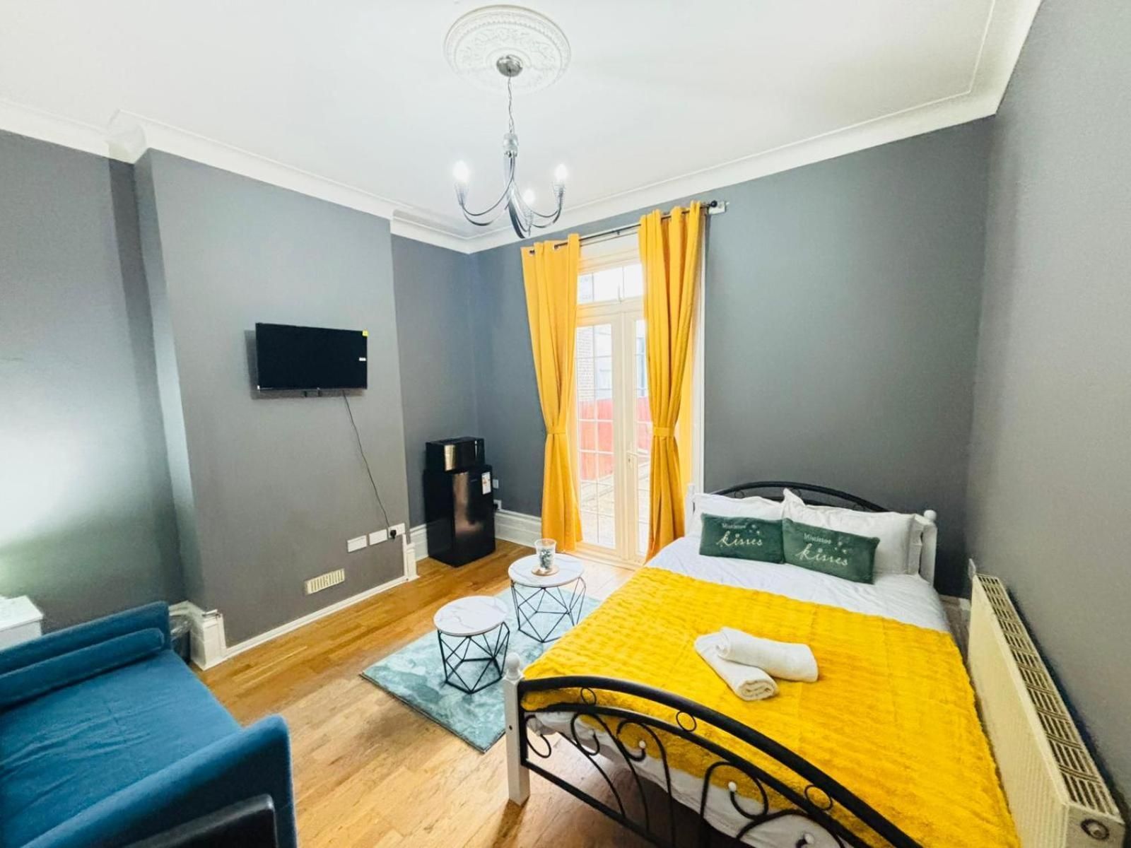 Stratford Victorian Stay Quadruple Room with Garden View