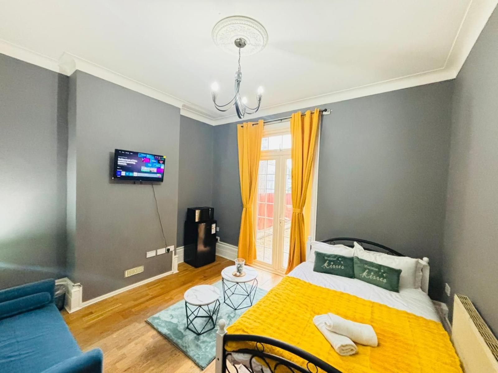 Stratford Victorian Stay Quadruple Room with Garden View 2